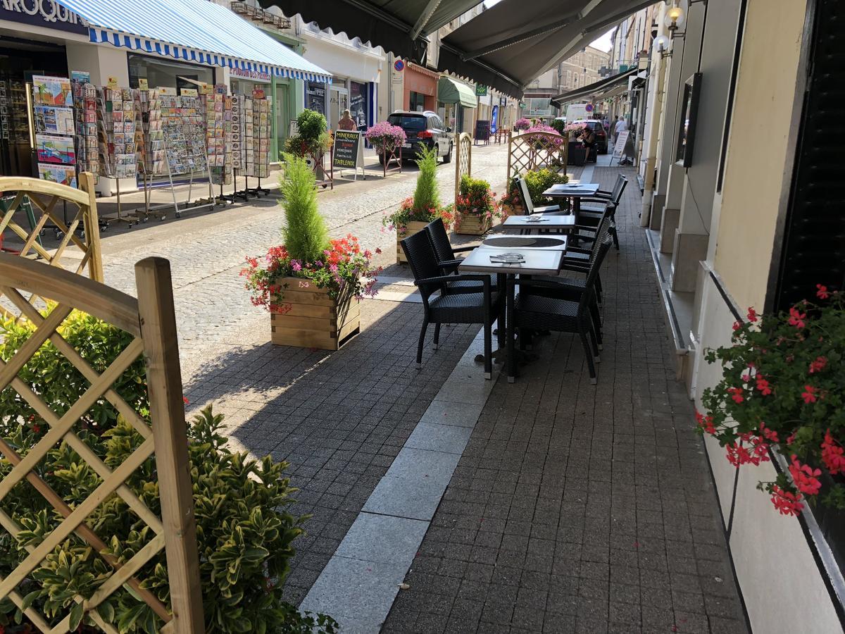 Hotel Restaurant Herard بوربون ليه بان المظهر الخارجي الصورة